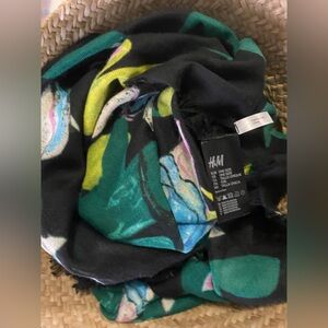 Floral Oversized Scarf – H&M EUC